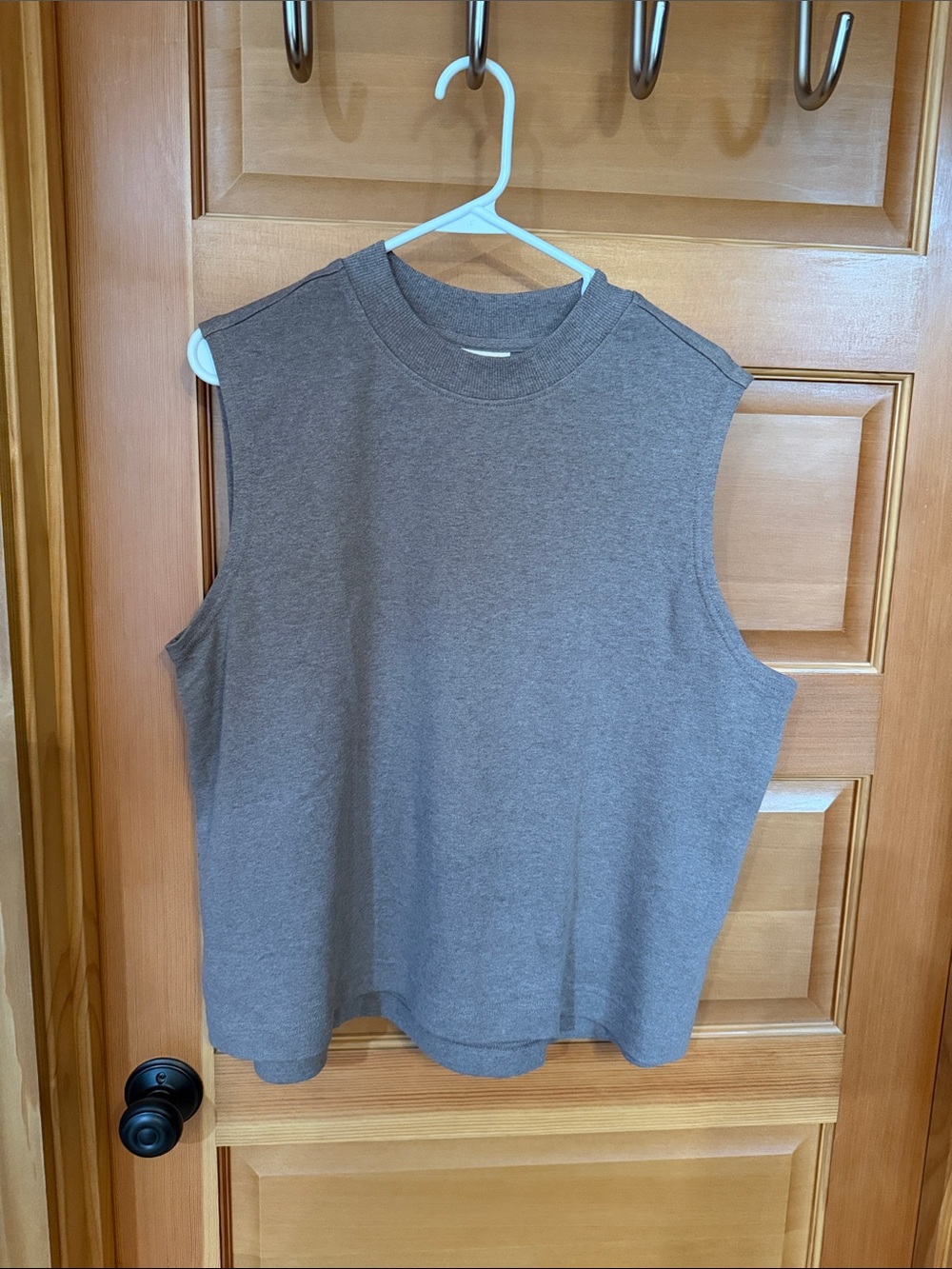 Pact Women's Sleeveless Crewneck Tank Top in Heather Brown